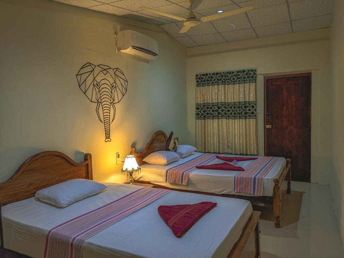Choona Lodge 'View Of Sigiriya & Pidurangala With Sunrise' Exteriör bild