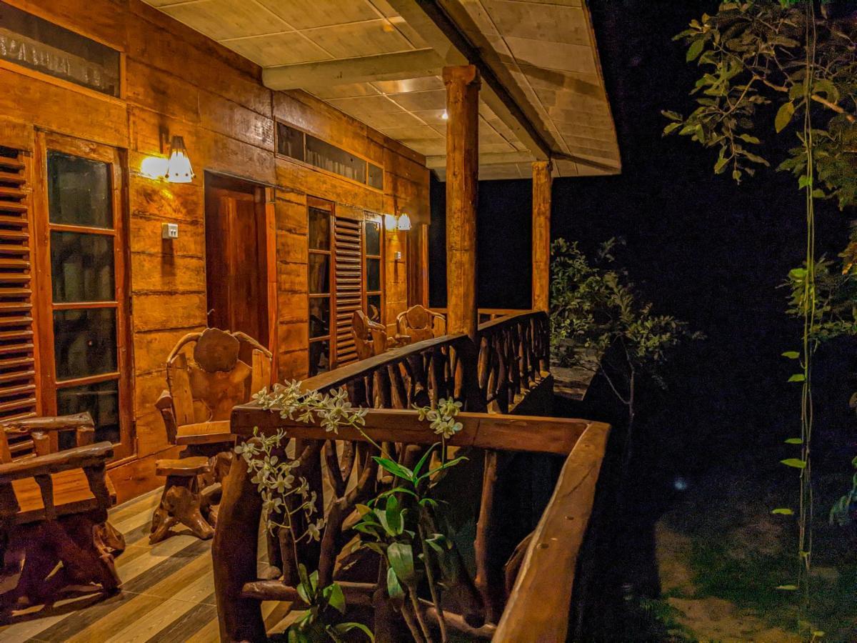 Choona Lodge 'View Of Sigiriya & Pidurangala With Sunrise' Exteriör bild